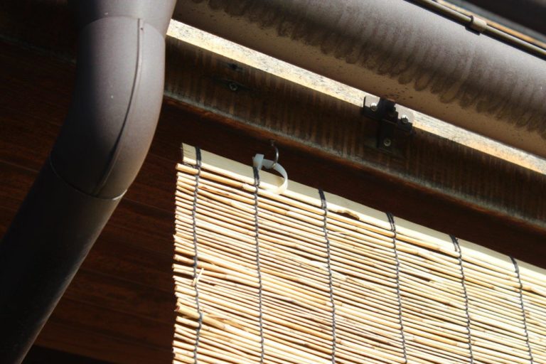 住宅の日除けに効果的な簾(すだれ)~特徴や取り付け方法について | 神奈川でデザイン住宅をお考えなら【新井アトリエ一級建築士事務所】